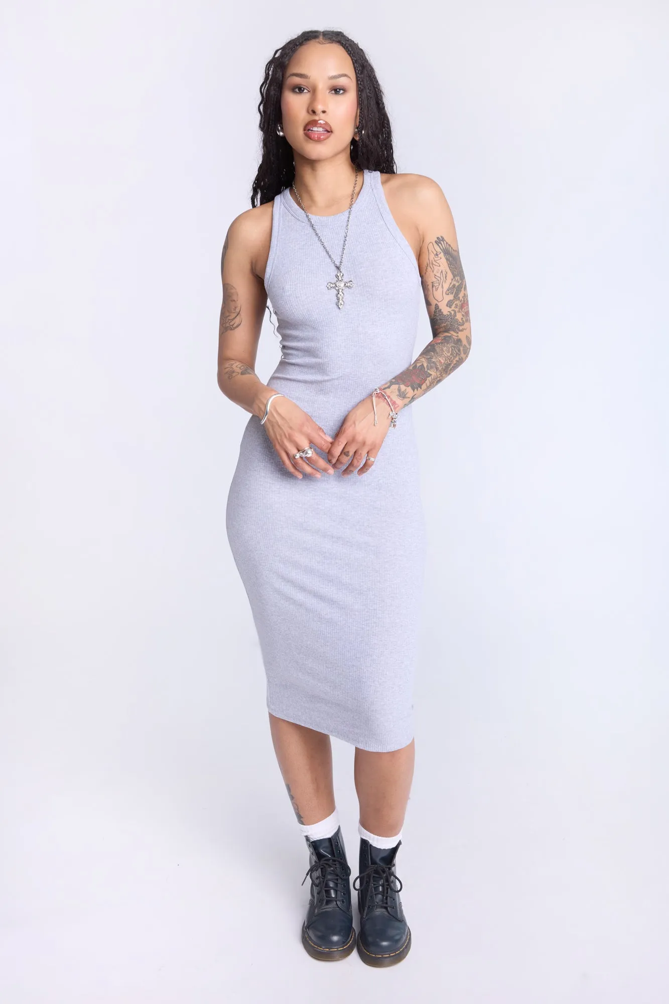Robe moulante sans manches à coupe midi