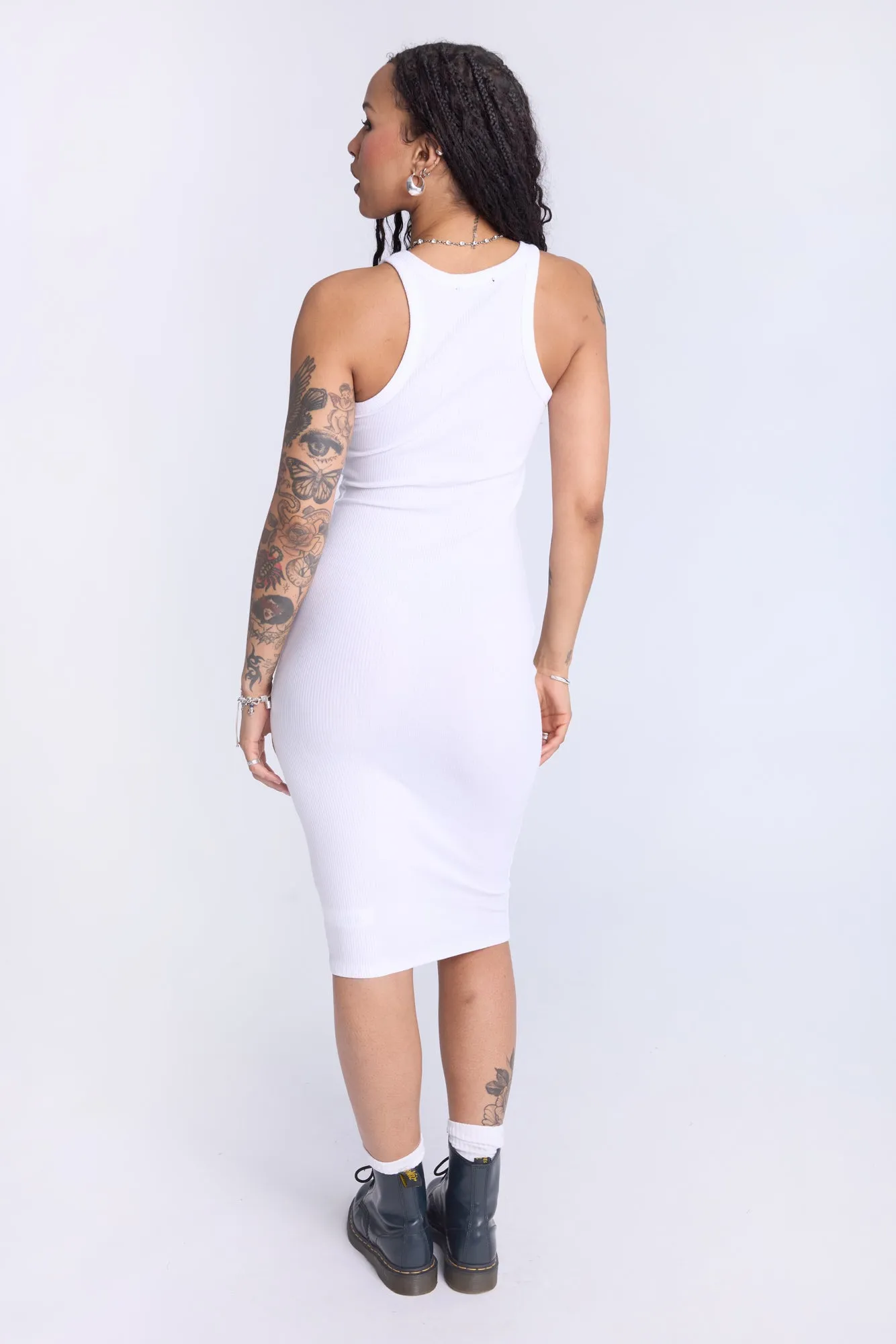 Robe moulante sans manches à coupe midi