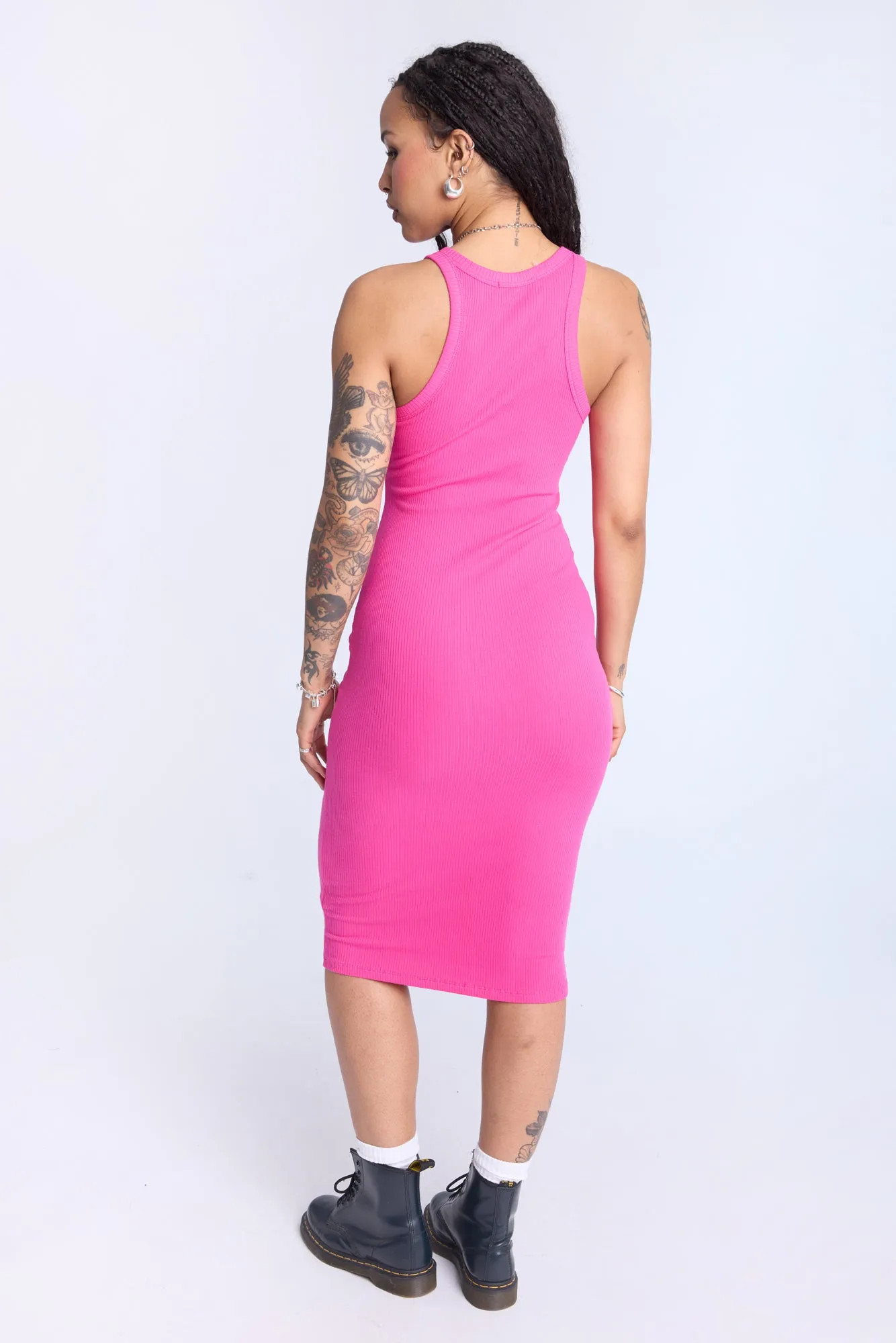 Robe moulante sans manches à coupe midi